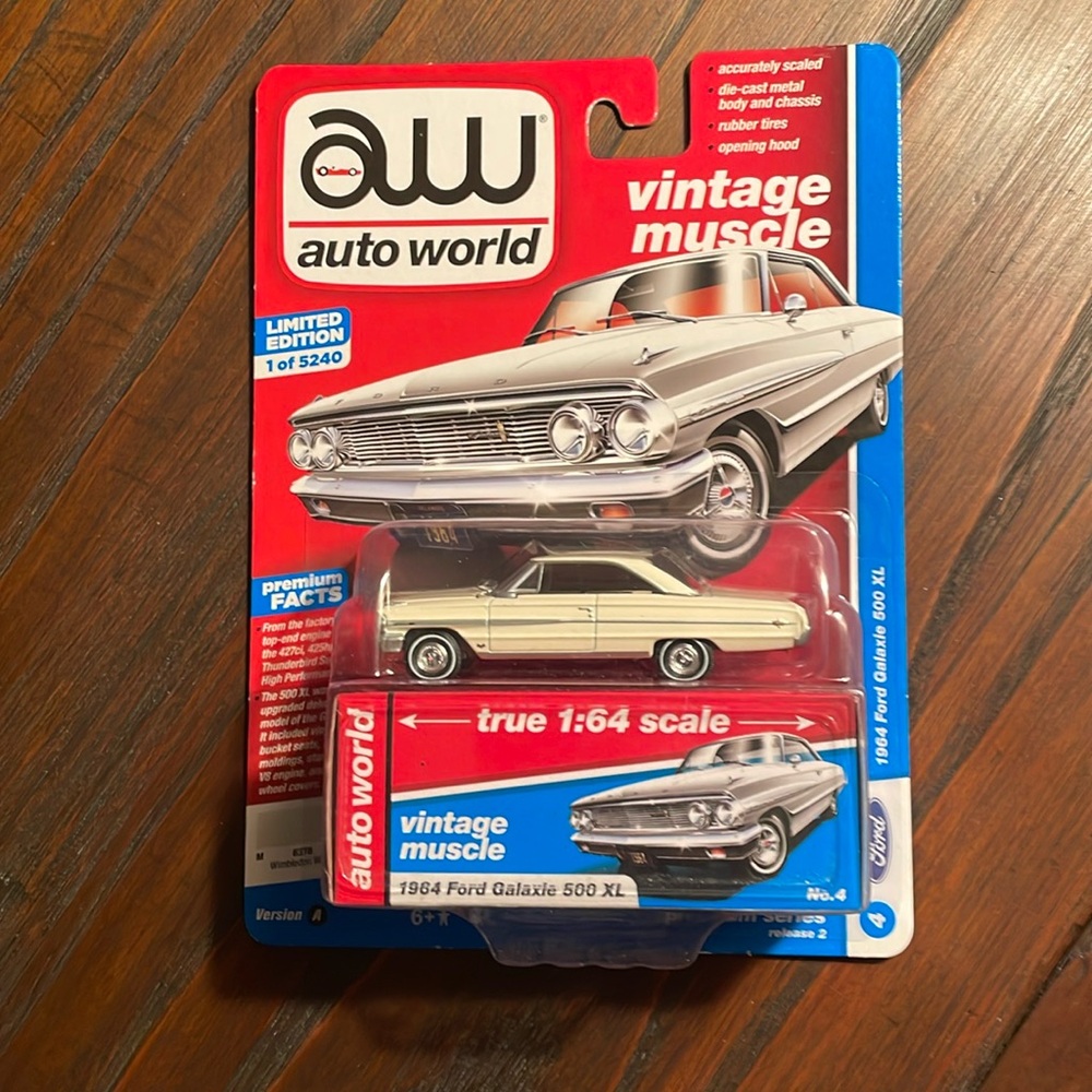 Auto World Vintage Muscle 1964 Ford Galaxie 500 XL